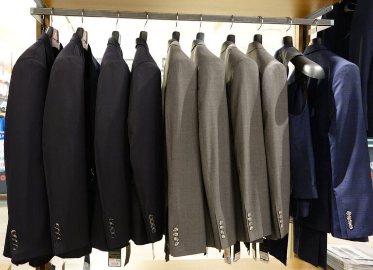 Jak Noszą Moncler Mężczyźni? Stylizacje i Inspiracje