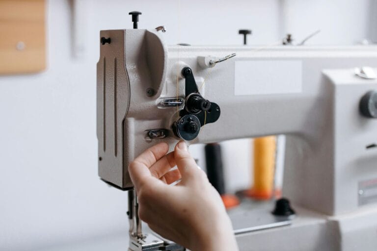 Dlaczego warto nauczyć się szyć? Sprawdź!